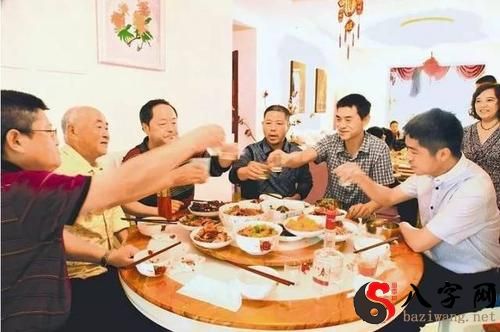 梦见和喜欢的人一起<font color='red'>吃饭</font>